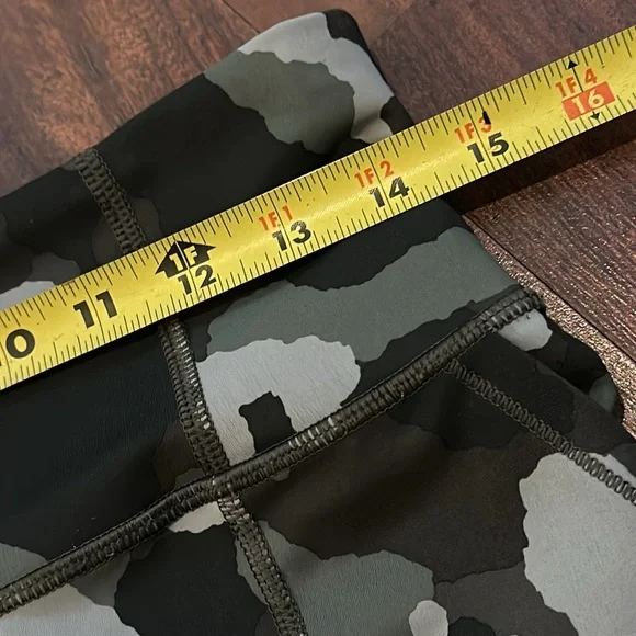 Athleta Lightning Camo 7/8 Tight in Super Sonic Size Medium Leggings - Picture 14 of 15